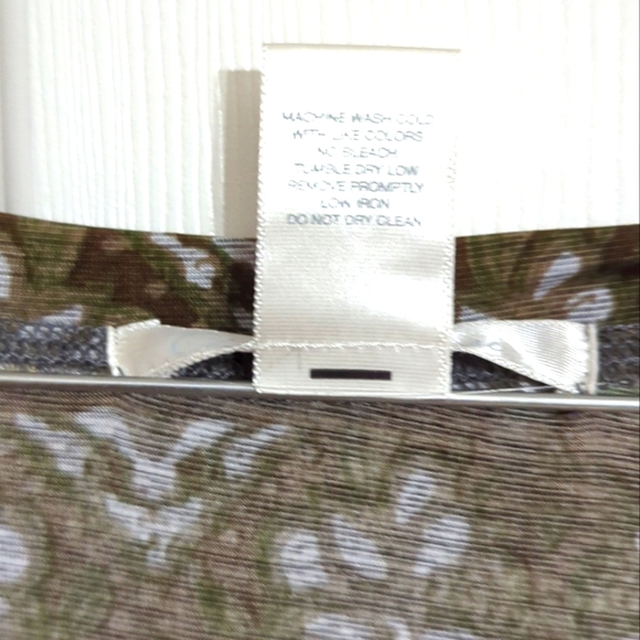 Charlotte Russe Green Red Gray Handkerchief Hem Shirt V Neck Longer Sides L - Picture 8 of 10